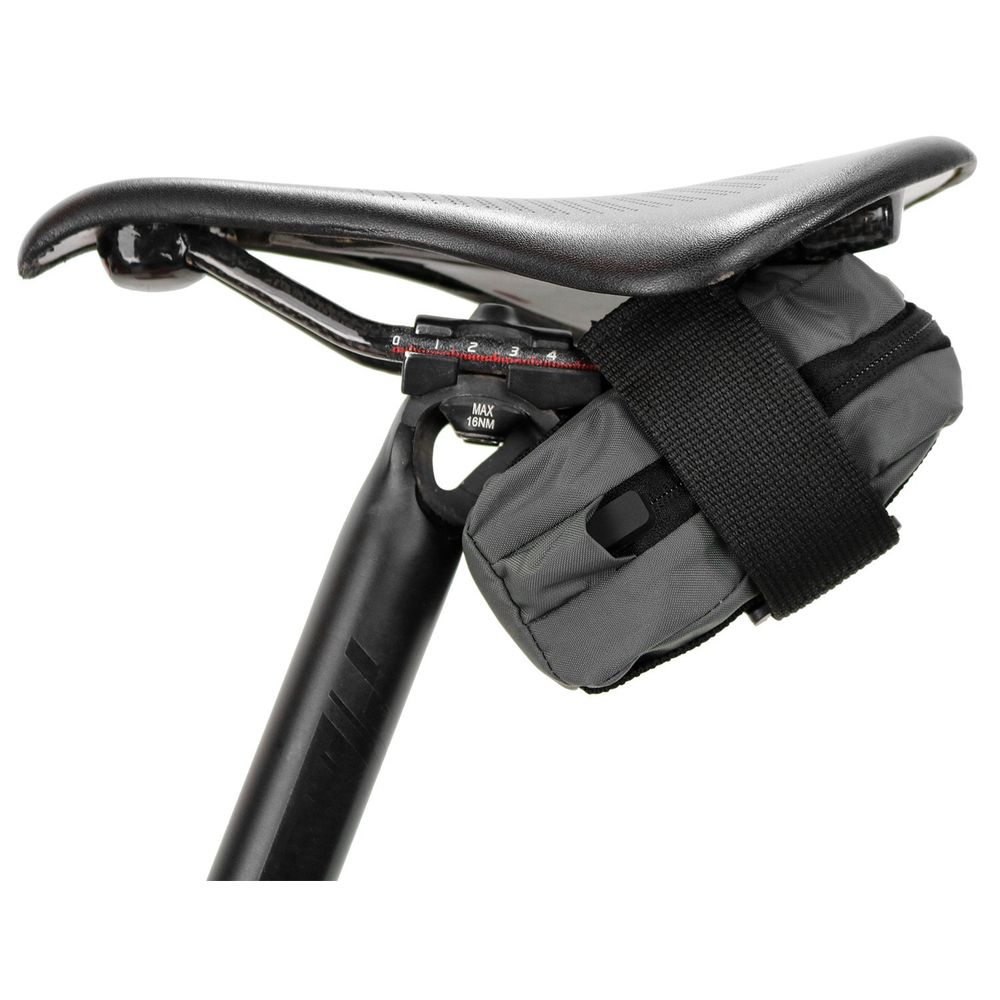 small cycling saddle bolsa